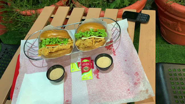 Opinii despre بيت أصل البروستد MR.BROASTER HOUSE în Al Aziziyah - الضيافة