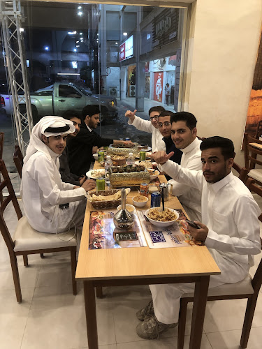 مطعم شارع المعز - أبها