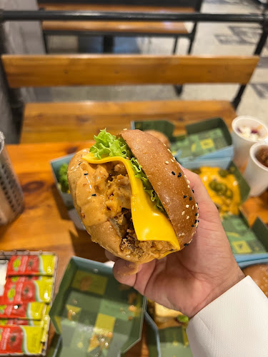 الشارع الثامن عشر، الزهور، الدمام 32423