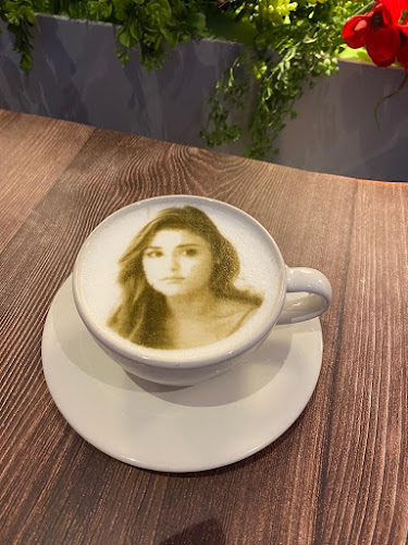 Comentarii opinii despre الكريب الذهبي كافيه