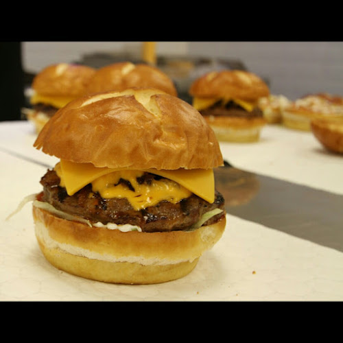 جوسي برجر جدة Juicy Burger Jeddah since 2006