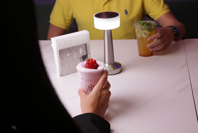 هاي فايف تراس اند لاونج كوفي - الضيافة