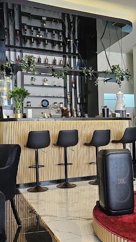 Moons & Tunes Restaurant & Cafe. مطعم ومقهي مونز اند تونز كافيه - جدة