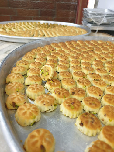 حلويات ومعجنات اكليل الجبل