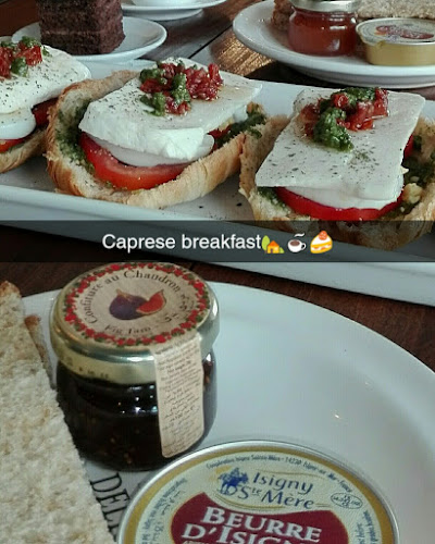 Opinii despre LaFamiglia Bistro Cafe لافاميليا بيسترو كافيه în جدة - الضيافة