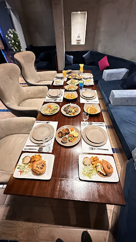 لاونج جيت ايت - الضيافة