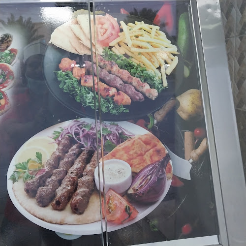 قمر الجرف للوجبات السريعة - الضيافة