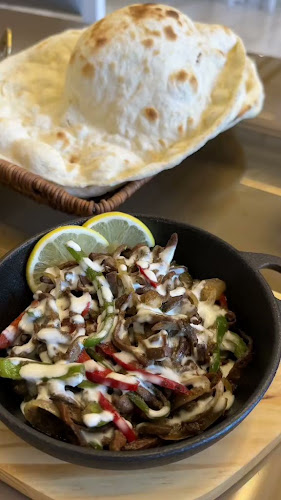 Opinii despre دار مبارك للماكولات البحرية والخليجية în الدمام - الضيافة