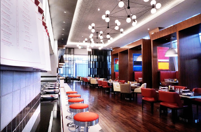 56 آڤنيو داينر