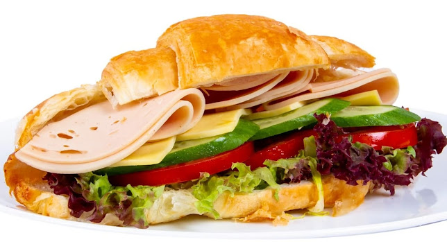 كروسان وقهوة