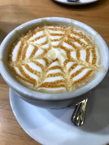 مركز عطا الله التجاري، طريق الكورنيش الفرعي، الشاطئ، جدة 23512