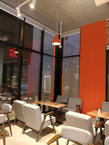 غلوريا جينز كوفيز - الضيافة