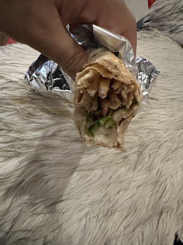 Comentarii opinii despre مطعم شاورما عيسى