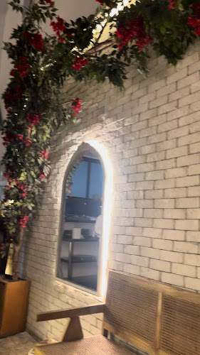 هيلينا بيتزاريا - الضيافة