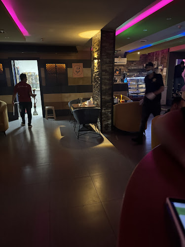 طاولة كافيه