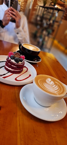 Opinii despre كولتشر كافيه în الباحة - الضيافة