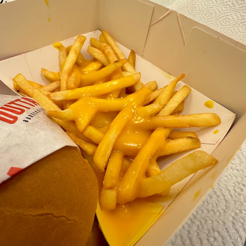 شارع الأمير مقرن بن عبدالعزيز، النزهة، الرياض 12211