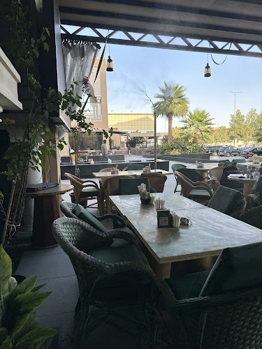 مقهى شرفة الزهور