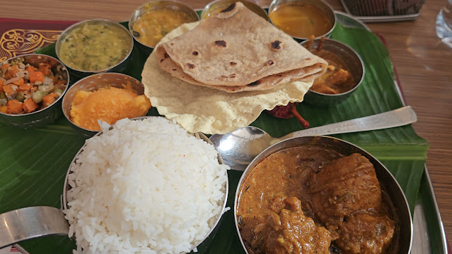 Opinii despre أنجابار تشيتيناد الهندي în الرياض - الضيافة