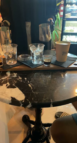 يوزيف كوفي هاوس - الضيافة