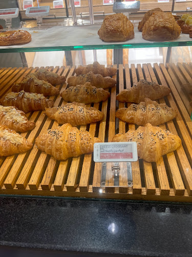 next to pizza lenuo restaurant, الحمراء، Al maady street, جدة 23212