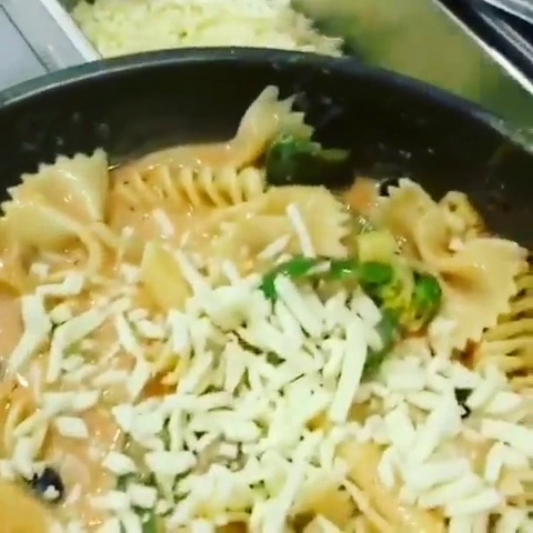 طبق البيتزا - القطيف‎