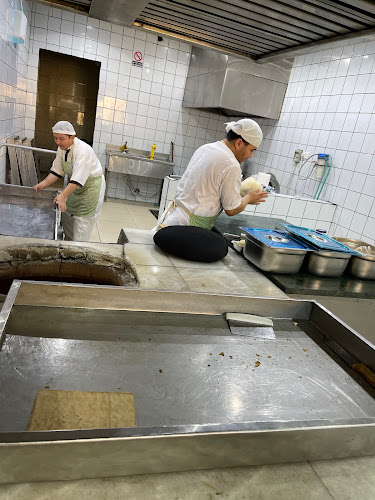 فوال موسى سلمان حسين آل قنيص لتقديم الوجبات