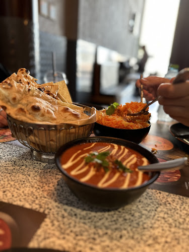 بومباي رياني - الضيافة