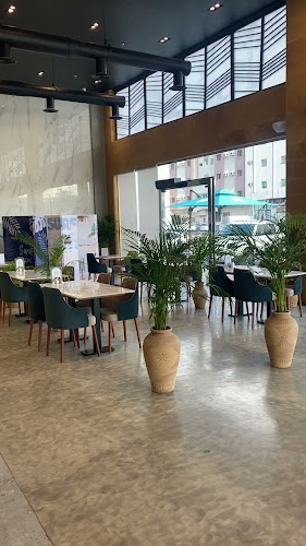 Opinii despre مطعم زيتون و تين în المدينة المنورة - الضيافة