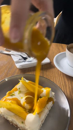 Local Bakehouse لوكال