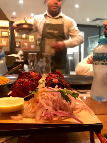 بومباي رياني - الضيافة