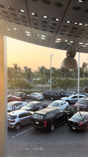 مركز عطا الله التجاري، طريق الكورنيش الفرعي، الشاطئ، جدة 23512