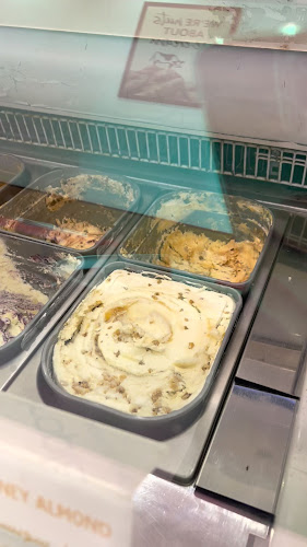 Opinii despre آيسكريم موڤنبيك în الرياض - الضيافة