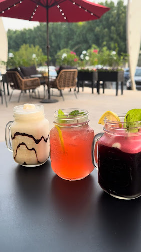 Moons & Tunes Restaurant & Cafe. مطعم ومقهي مونز اند تونز كافيه - الضيافة