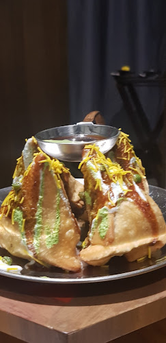 بومباي رياني - الضيافة