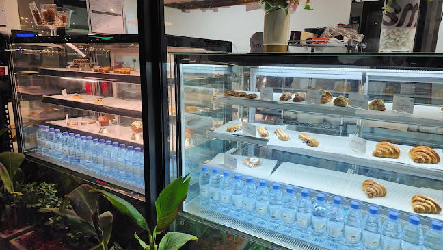 بيكري اند مور