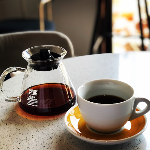 ادمي قهوة و محمصة - الضيافة