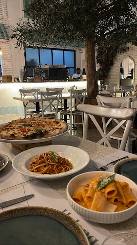 هيلينا بيتزاريا - الضيافة