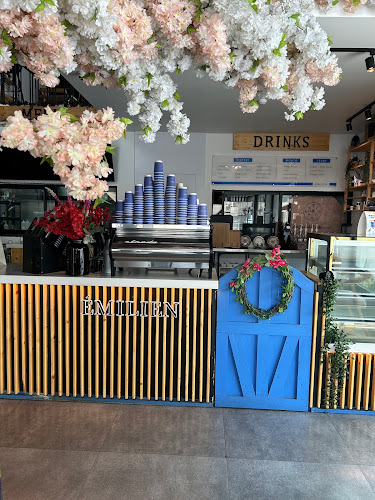 إميلين - الضيافة