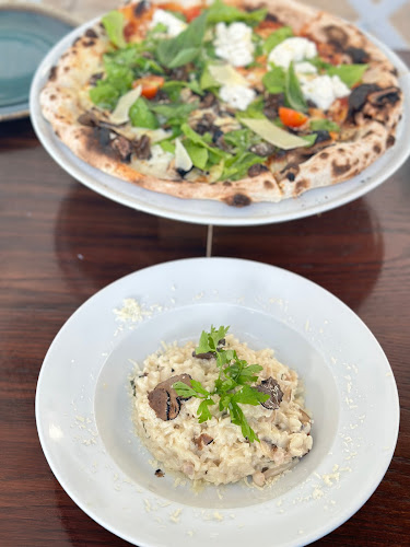 هيلينا بيتزاريا - الضيافة