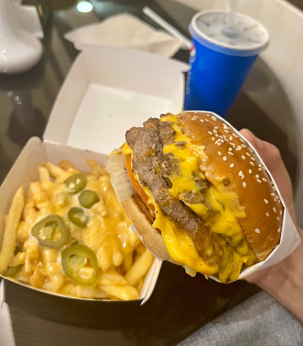 هارديز - المدينة المنورة