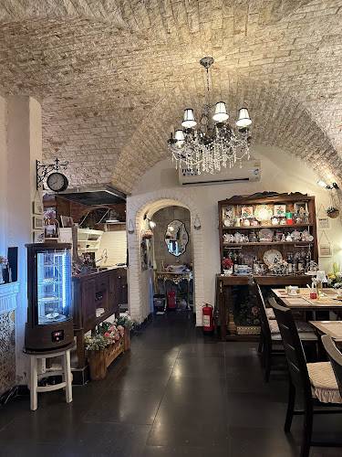 Opinii despre LaFamiglia Bistro Cafe لافاميليا بيسترو كافيه în جدة - الضيافة