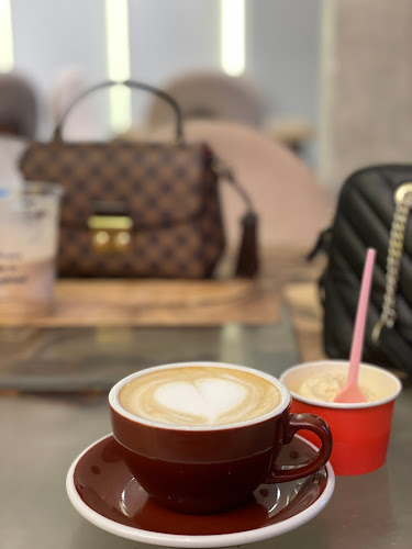 Happiness Lab - الضيافة