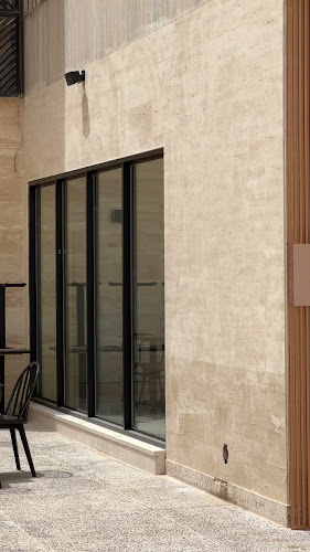 By The Way (BTW) - الضيافة