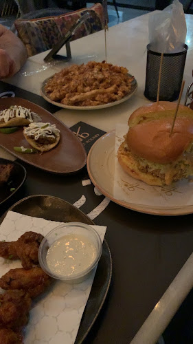 هاف باوند - الضيافة