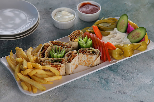 فلافل وشاورما على كيفك