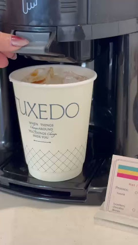 توكسيدو كوفي - الضيافة