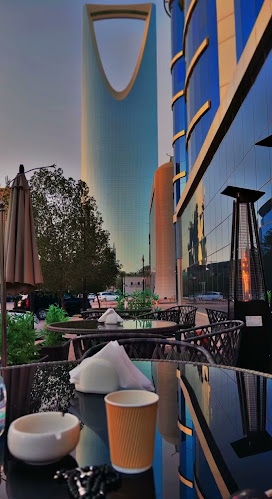 Opinii despre لاونج البيت الابيض în الرياض - الضيافة