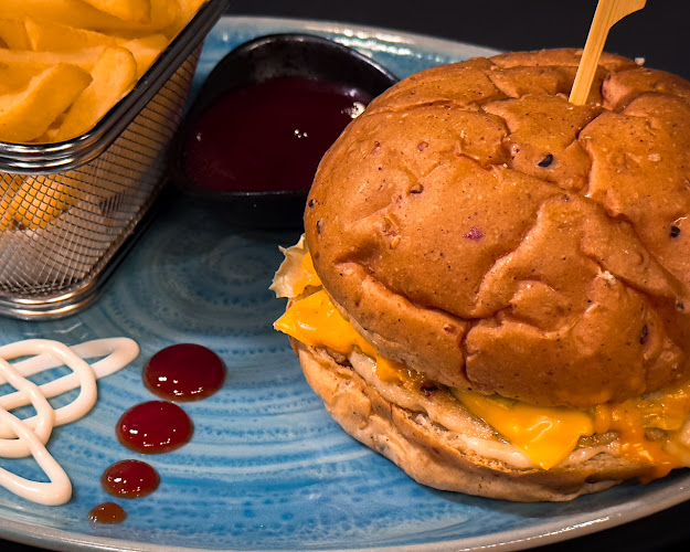 طريق أنس ابن مالك، مع، أبي بكر الصديق تقاطع طريق أبي بكر الصديق، الرياض 13322