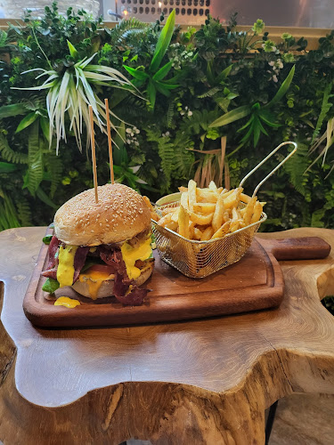 Opinii despre the Monkey's Lounge în جدة - الضيافة